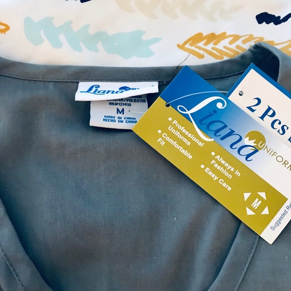 🎁 3/$10 GRAY SCRUB TOP SIZE MEDIUM - Picture 2 of 7